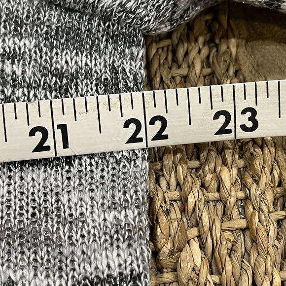 NWOT RUBY RD.Shimmering Kangaroo Pouch Gray Sweater Top - Picture 9 of 10